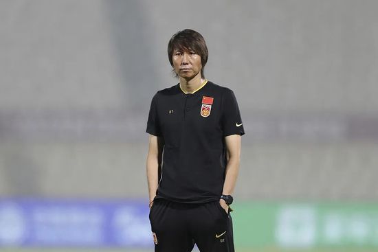 由李凯执导，改编自庆山（安妮宝贝）同名小说，钟楚曦、罗晋、谭松韵领衔主演，田雨、万子晴、陈明昊、VAVA（毛衍七）主演的爱情电影《八月未央》发布终极预告，未央（钟楚曦 饰）、朝颜（罗晋 饰）和小乔（谭松韵 饰）三人关系逐渐明朗，这一段爱恨纠缠即将尘埃落定，静候花开之时揭晓谜底